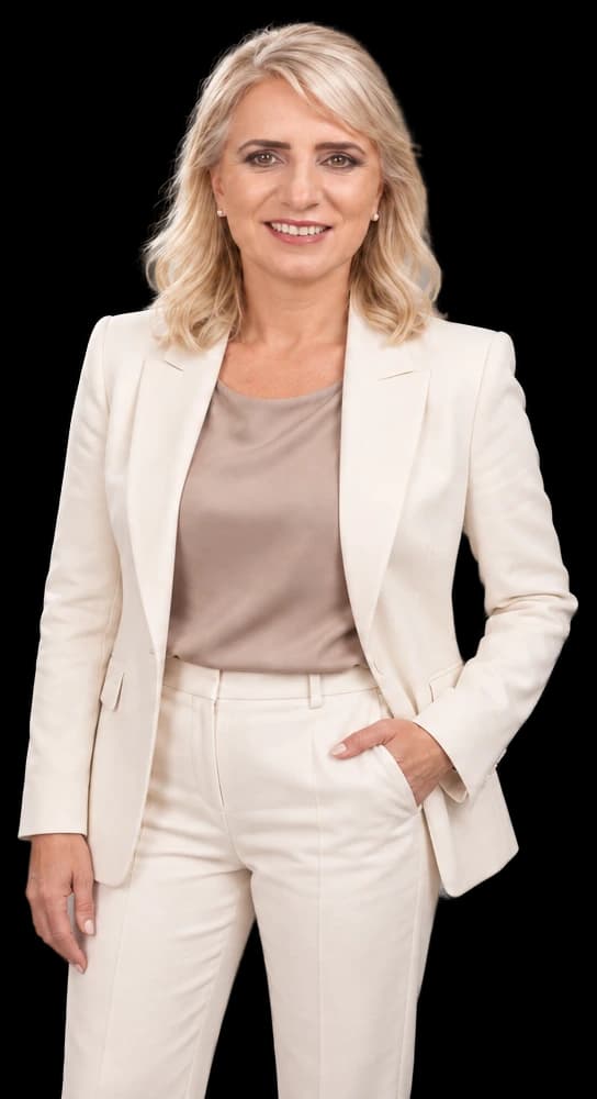 Milota Vršková v svetlom kostýme